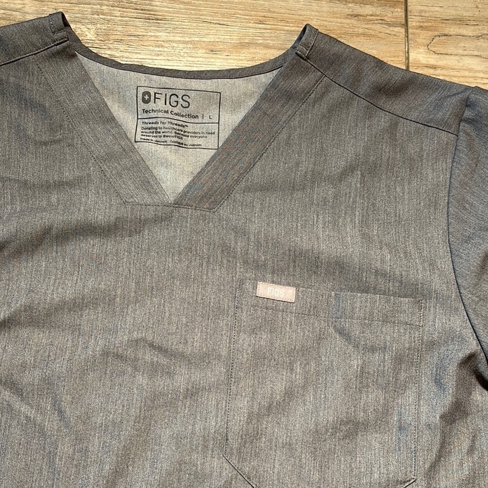 Figs Gray Scrub Top Size Large - Picture 2 of 7